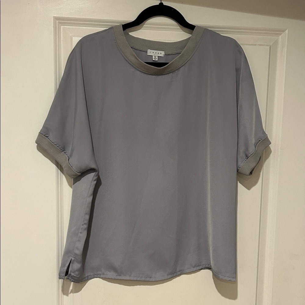 Elegant Women's Short Sleeve Top in Gray